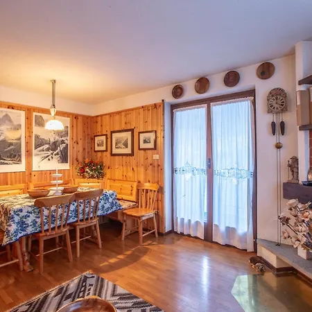 Joivy Family Apartment, Near Lifts, In كورمايور