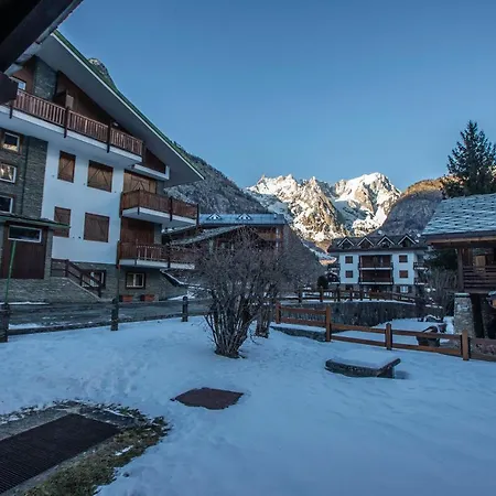 Joivy Family Apartment, Near Lifts, In